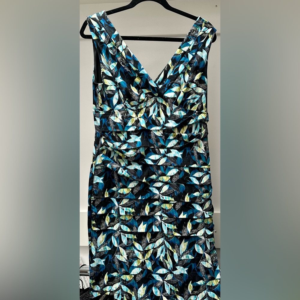 Connected Apparel V Cut Body Con Dress.  Size 12